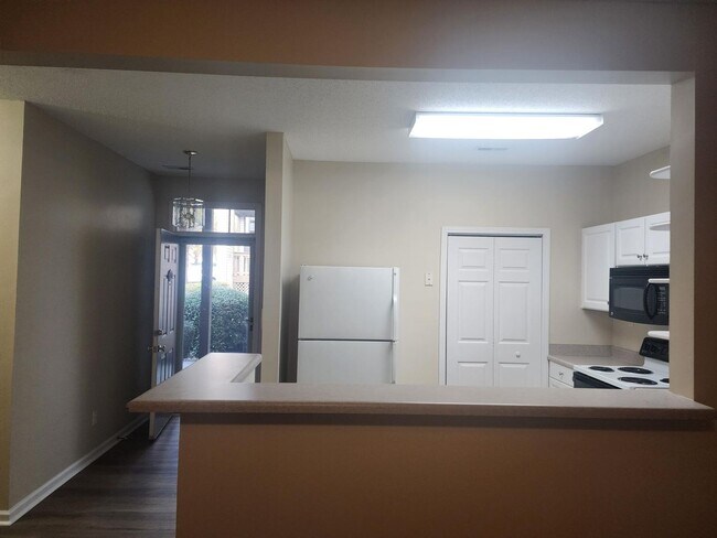 Building Photo - Wexford Condominiums - 3BR/2BA - $1550/Mo