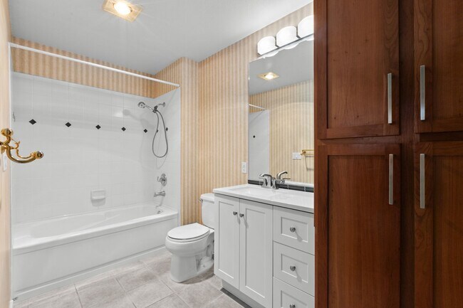 Building Photo - 1Bd/1Ba Kirkland Condo