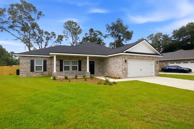 Building Photo - New 4 Bedroom in CRESTVIEW!!