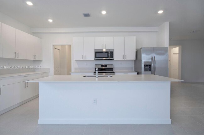 Building Photo - 2351 SE 27th Dr