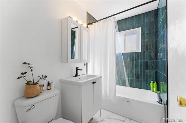 Building Photo - 305 Maplewood Dr