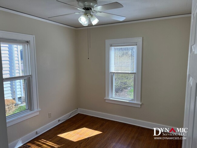 Building Photo - Updated 4+ Bedroom, 2 Bathroom House with Garage and Fenced Backyard