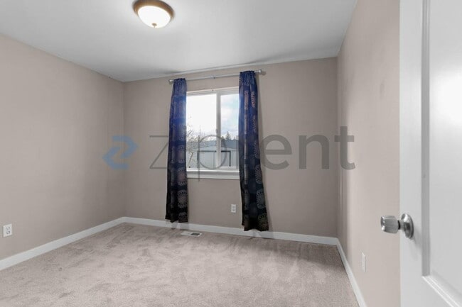 Building Photo - 1120 S 90th St Ct