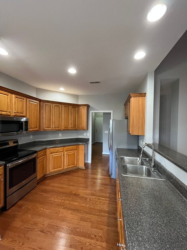 Building Photo - 128 Wild Thorn Ln