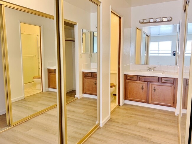 Building Photo - Quiet 2 Bedroom 2 Bathroom Townhouse in Ridgemark!!