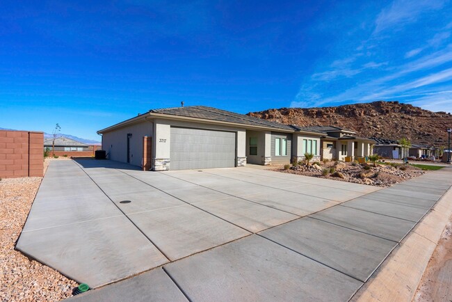 Building Photo - 4 bedroom 2 Bath Home in Desert Edge Cove ...