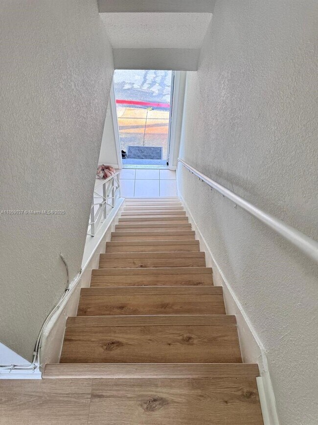 Building Photo - 4605 NW 9th Dr