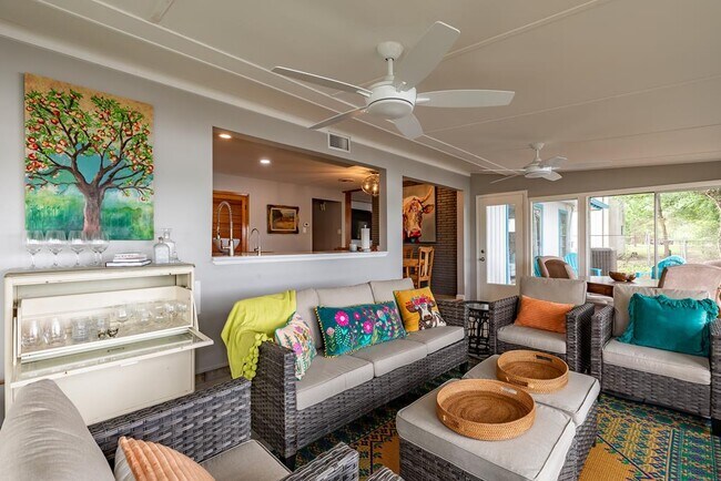 Building Photo - 2865 Bandera Hwy