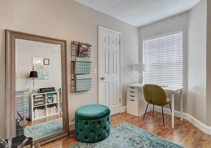 Building Photo - 1307 Rambling Cv