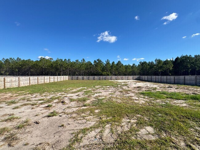 Building Photo - $500 RENT CREDIT | AVAILABLE NOW! (Pet Friendly)