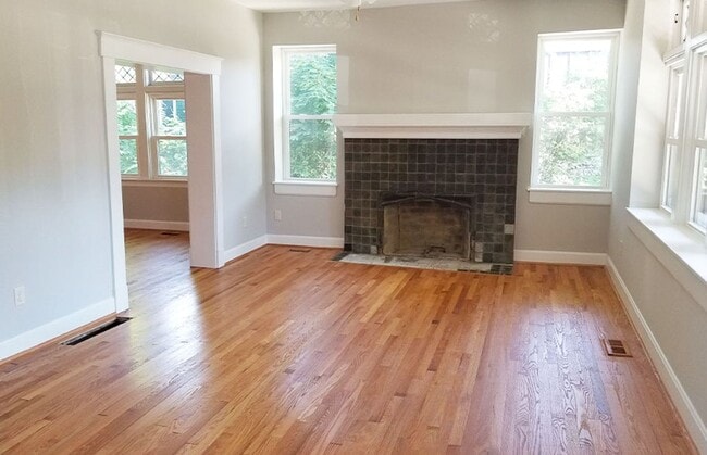 Building Photo - 3261 Bishop St