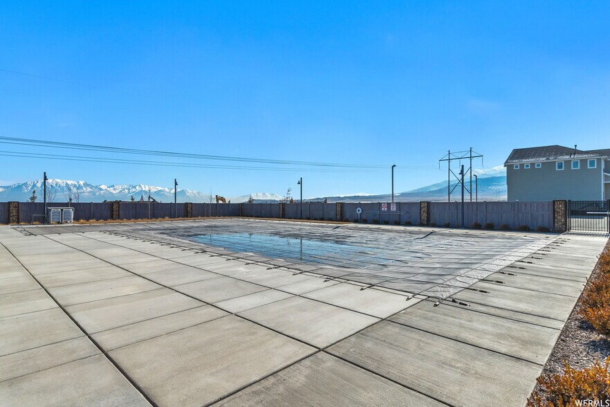 Building Photo - 7209 N Brook Rdg