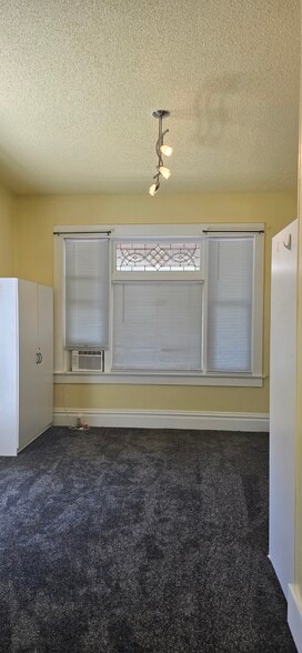 Building Photo - 1057 S 900 E