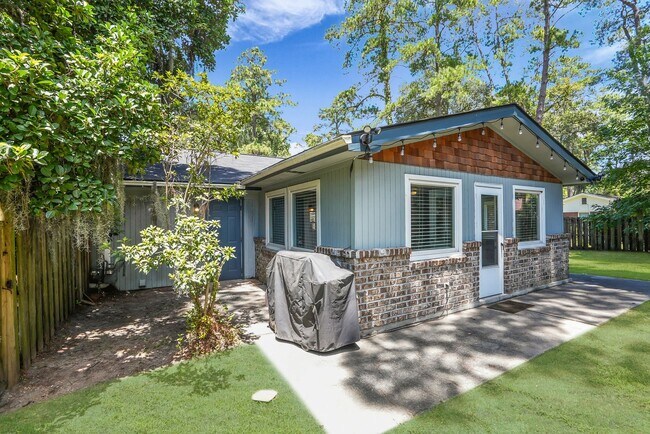 Building Photo - 9 Hillyer Dr