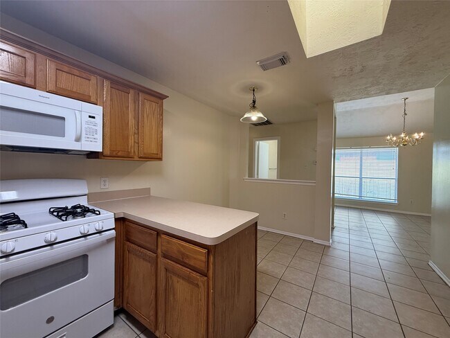 Building Photo - 6035 Settlers Village Dr