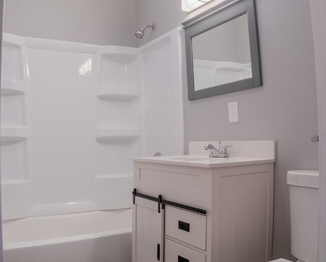 Building Photo - 1207 N Walnut St