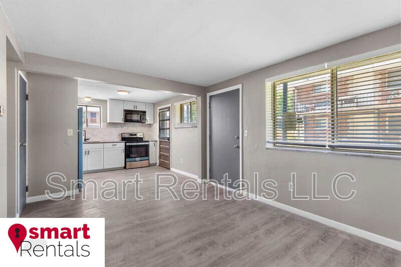 Building Photo - 479 S Holmes Ave