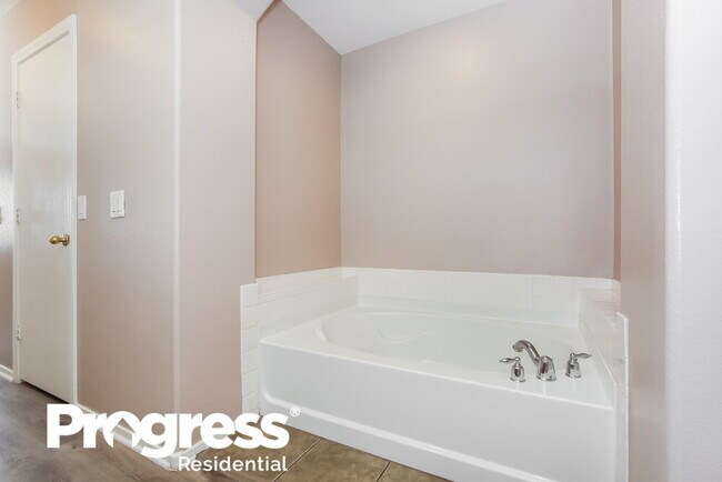 Building Photo - 4709 White Stork Dr