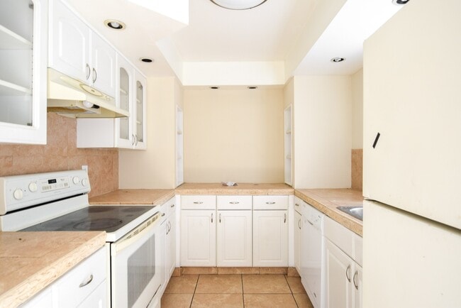 Building Photo - 3372 Riverview Way