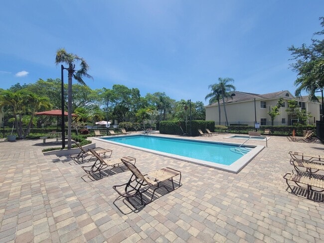 Building Photo - 671 Cypress Lake Blvd
