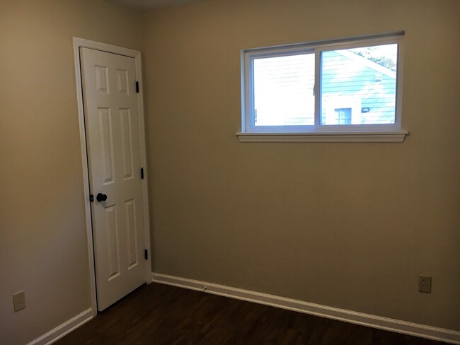 Building Photo - **REMODELED 2-BEDROOM HOME w/ GARAGE IN NO...