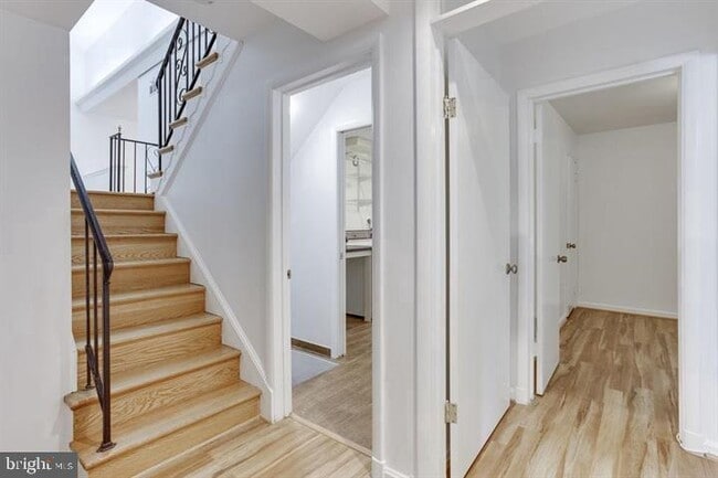 Building Photo - 5400 Greystone St