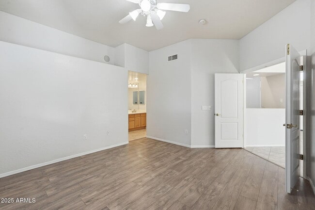 Building Photo - 1747 E Northern Ave