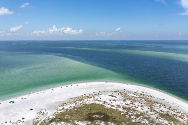 Building Photo - Monthly  FUN Furnished Bradenton, FL Rental VACA or Short term