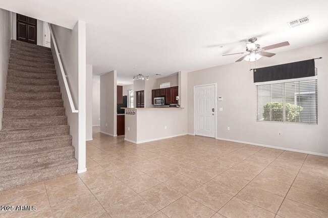 Building Photo - 2402 E 5th St