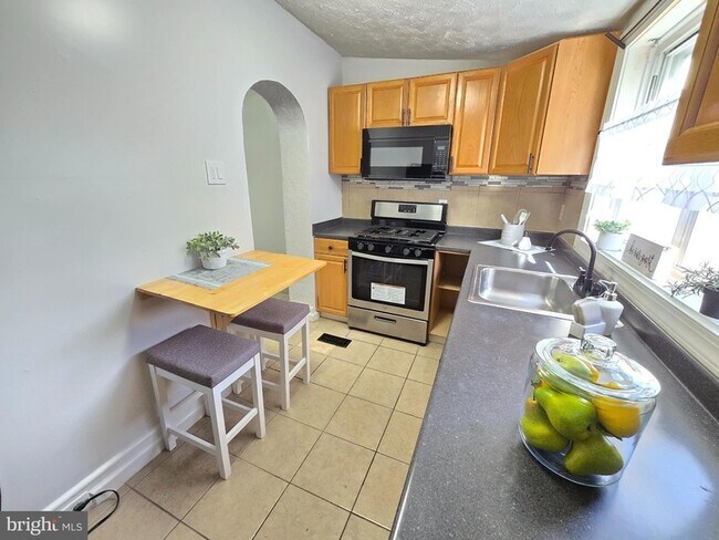 Building Photo - 3151 Pennock St