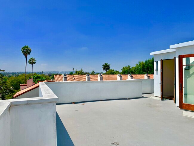 private terrace - 859 S Lucerne Blvd