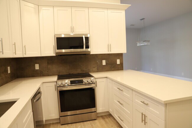 Building Photo - 806 NW 82nd Pl