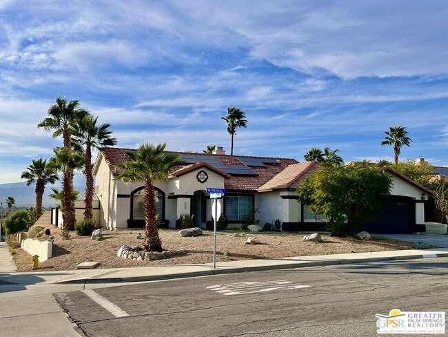 Building Photo - 9939 Vía Real