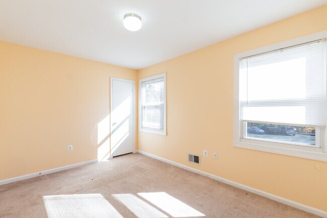 Building Photo - Spacious end-unit three-level townhome fea...