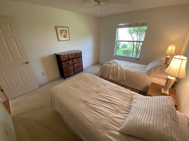 Building Photo - Beautiful 3 + 2 Fully Furnished/Turnkey ANNUAL Lease in The Village of Belle Aire