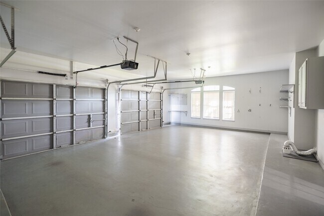 Building Photo - 26910 Willow Ln