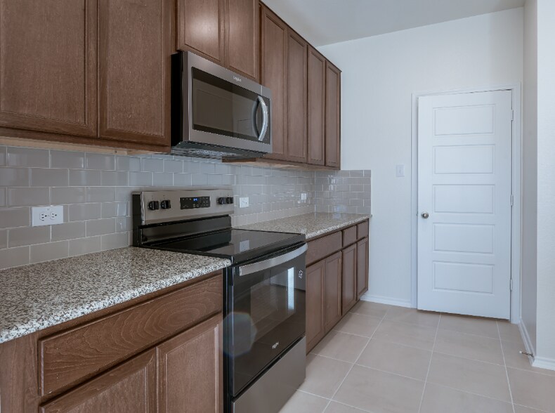 Building Photo - 1400 Carriageway Dr