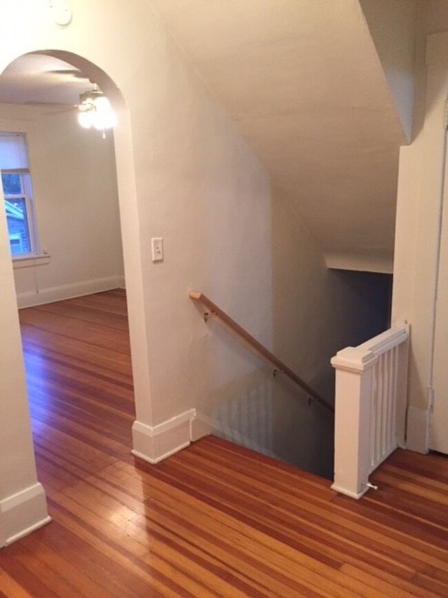 Building Photo - 410 N Mclean St