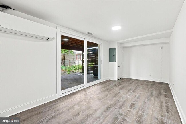 Building Photo - 7813 Midis Pl