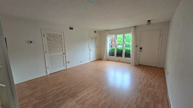 Building Photo - 604 Ledgeview Park Dr