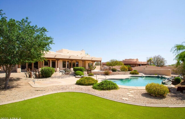 Building Photo - 19725 W Meadowbrook Ave