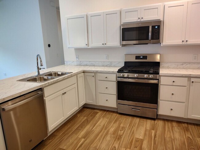 Building Photo - Ready to Rent Patio Villas in Deluna Village 55 + Community