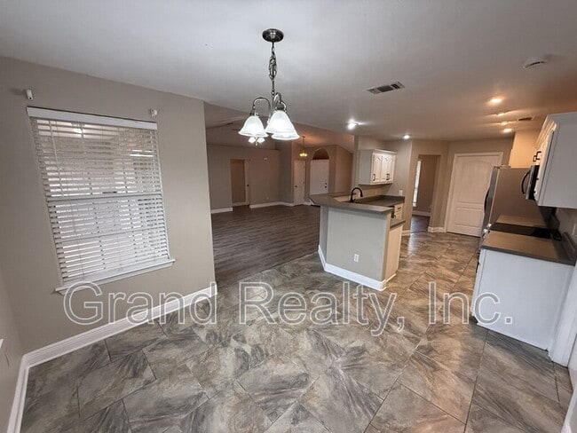 Building Photo - 4754 Winterdale Dr