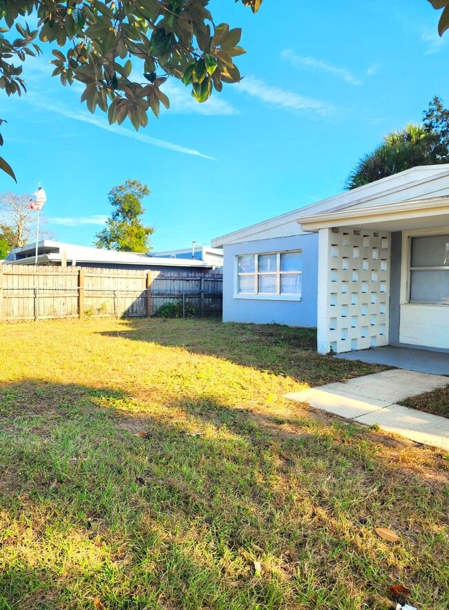 Building Photo - 1327 Eugene Black St