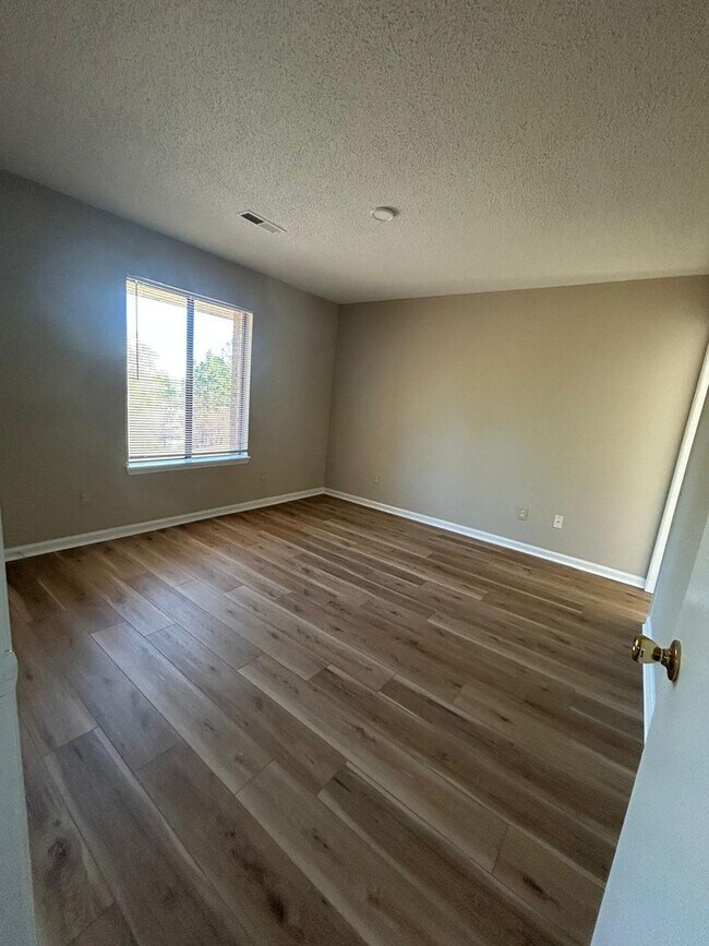 Building Photo - Comfort & Convenience at Westfield Gardens Lexington - 357G