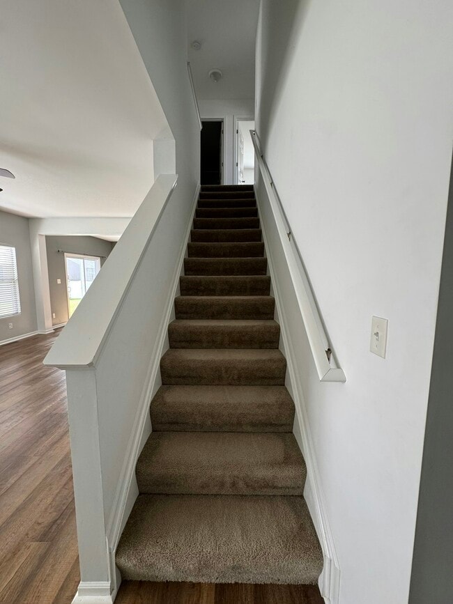Building Photo - 13187 Roosevelt Pl