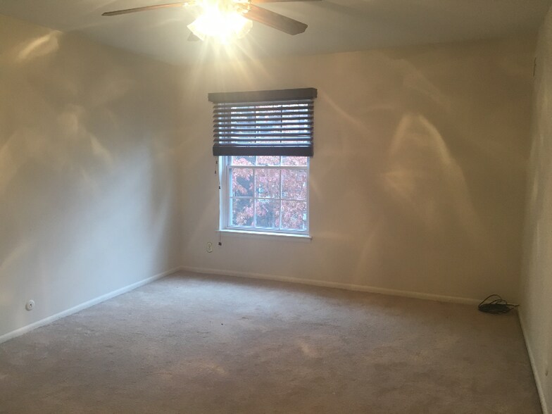 Building Photo - 310 Drummers Ln