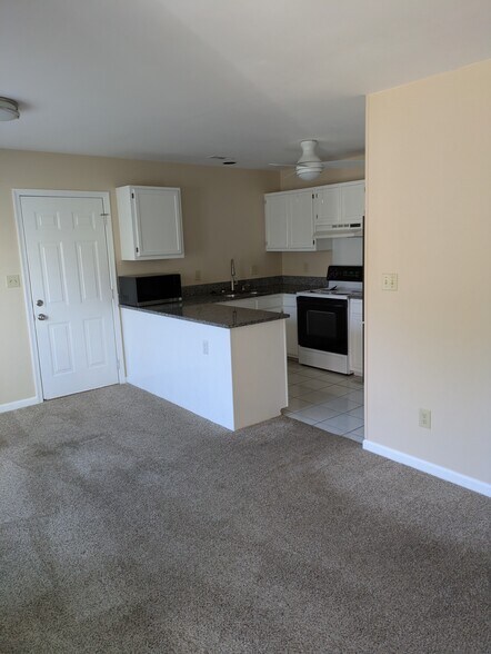 Building Photo - 4003 Persimmon Court