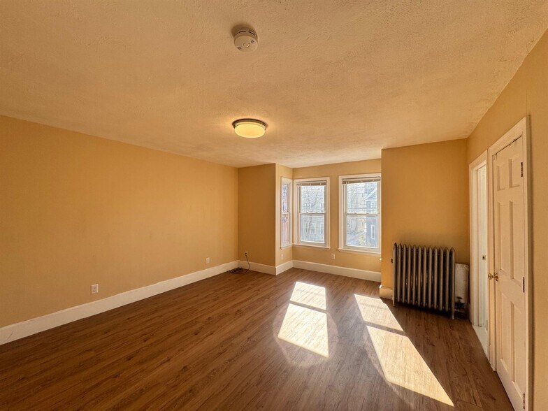 Building Photo - 24 Beacon Pl