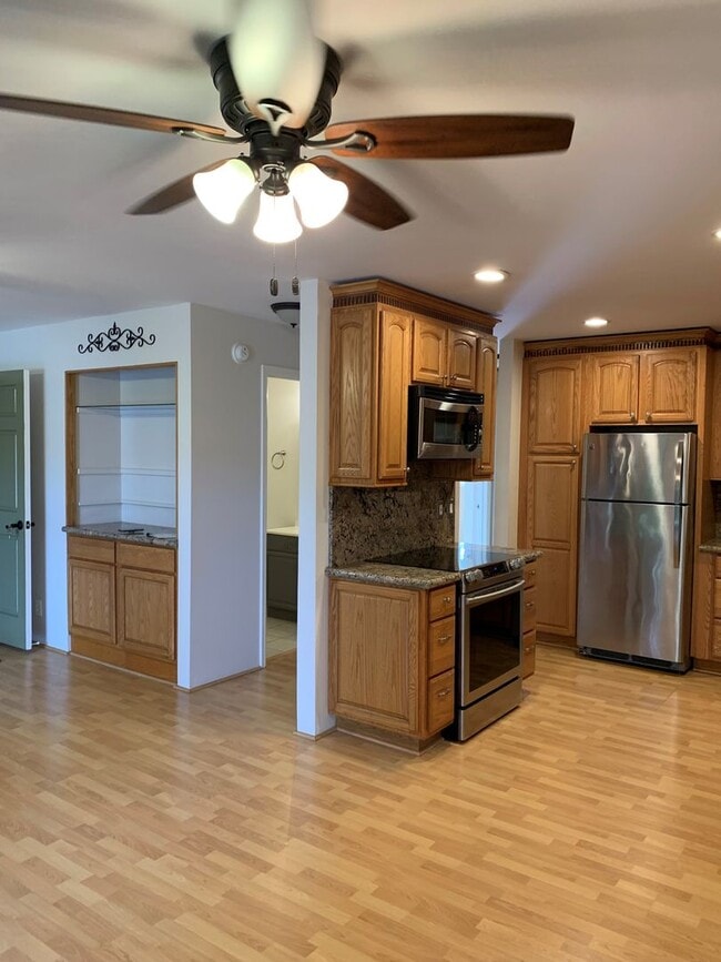 Building Photo - Maui Gardens ground floor 2 bedroom 1.5 ba...